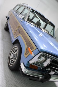 Used 1991 Jeep Grand Wagoneer image 33