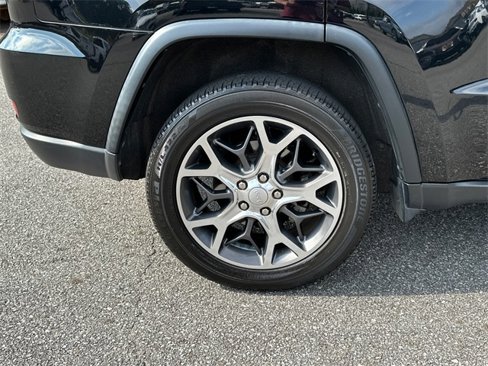 Used 2019 Jeep Grand Cherokee Limited image 17