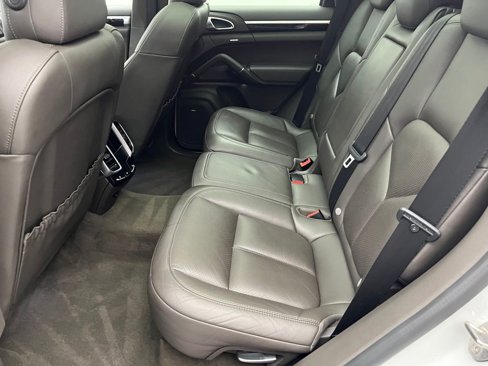 Used 2017 Porsche Cayenne Platinum Edition image 33
