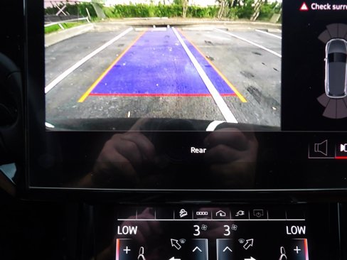 Used 2022 Audi e-tron Premium w/ Towing Package image 26