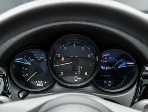 Certified 2024 Porsche Macan image 14