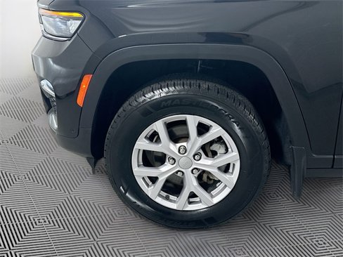 Certified 2022 Jeep Grand Cherokee Limited w/ Luxury Tech Group II image 27