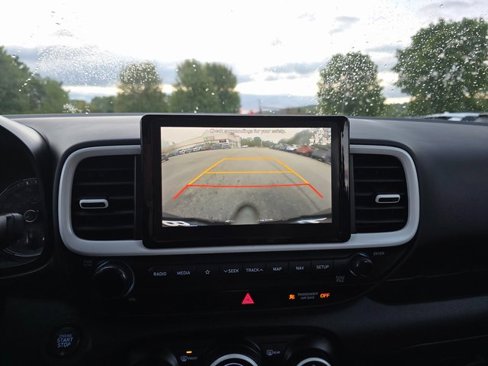 Used 2022 Hyundai Venue Limited image 27