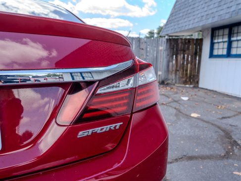 Used 2017 Honda Accord Sport image 11