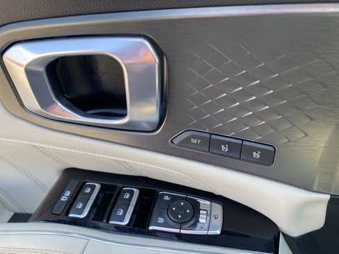 Used 2023 Kia Sorento SX Prestige w/ Panoramic Sunroof Package image 26