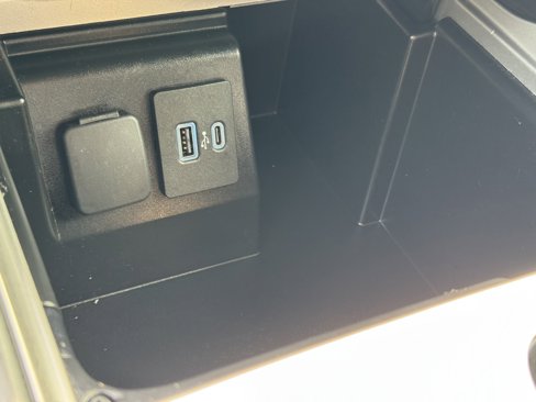 Used 2022 Ford Explorer XLT image 23