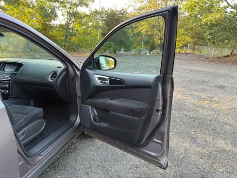 Used 2014 Nissan Pathfinder SV image 16
