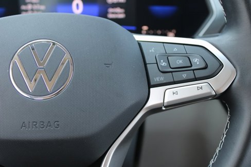 Certified 2023 Volkswagen Tiguan SE image 12