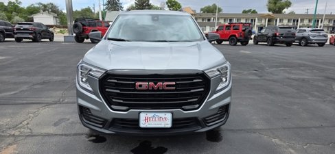 Used 2024 GMC Terrain SLE w/ Driver Convenience Package image 2