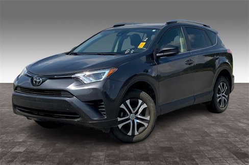 Used 2018 Toyota RAV4 LE image 2