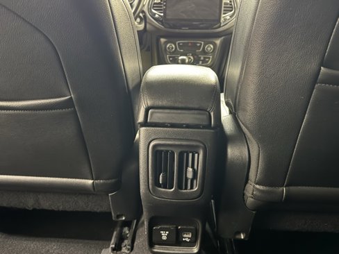 Used 2019 Jeep Compass Altitude image 31