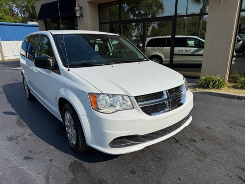 Used 2018 Dodge Grand Caravan SE image 1