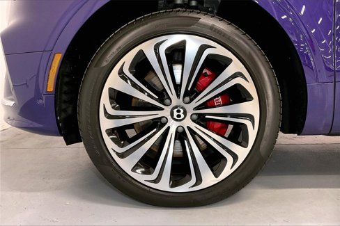 Used 2024 Bentley Bentayga image 17