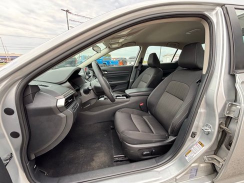 Used 2024 Nissan Altima 2.5 SV image 10