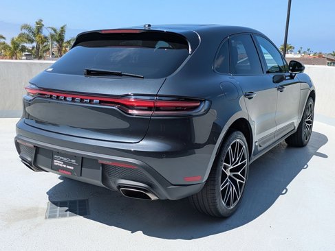 Certified 2024 Porsche Macan image 9
