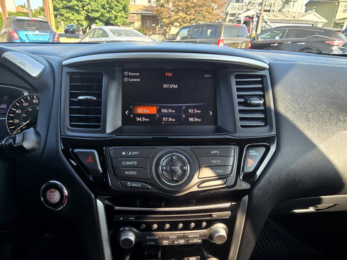 Used 2017 Nissan Pathfinder S image 8