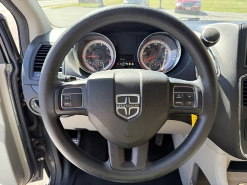 Used 2016 Dodge Grand Caravan SXT image 29