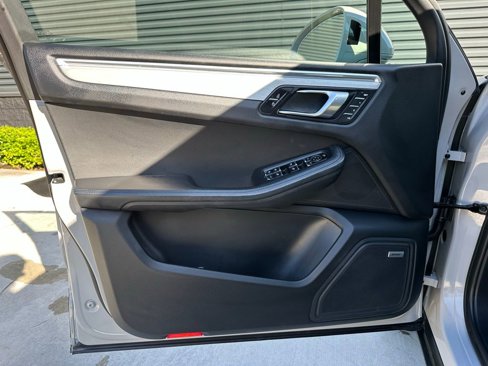 Used 2022 Porsche Macan image 18