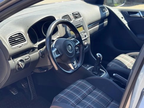 Used 2011 Volkswagen Golf 4-Door image 9