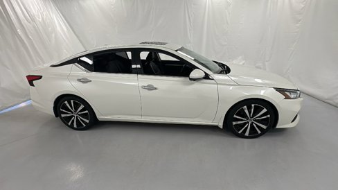 Used 2020 Nissan Altima 2.0 Platinum image 2