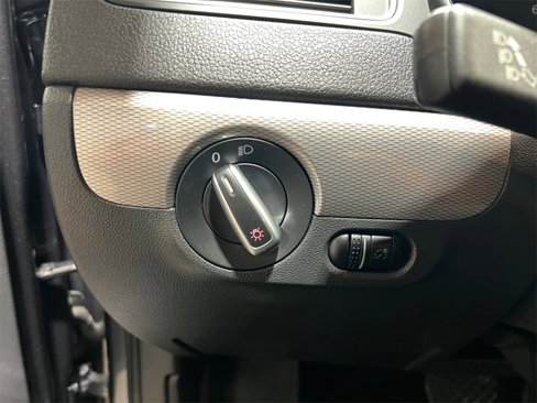 Used 2017 Volkswagen Jetta SE image 38