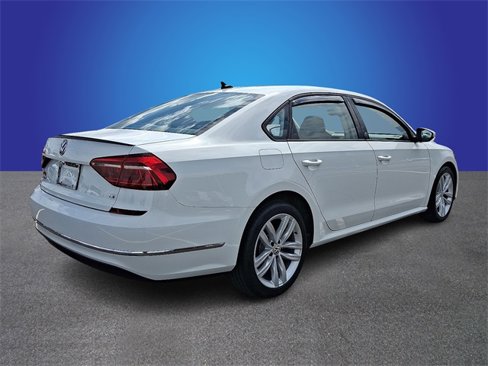 Used 2019 Volkswagen Passat 2.0T Wolfsburg w/ Wheels & Sunroof Package image 4