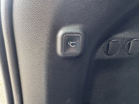 Used 2019 Jeep Cherokee Limited image 36