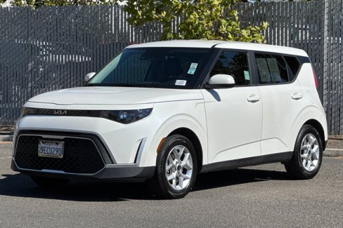 Used 2023 Kia Soul LX w/ LX Technology Package image 8
