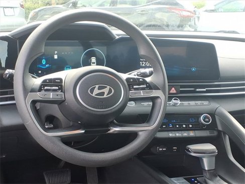 Used 2024 Hyundai Elantra SEL image 9