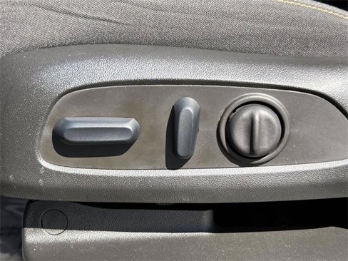Used 2023 Chevrolet Equinox LT image 18