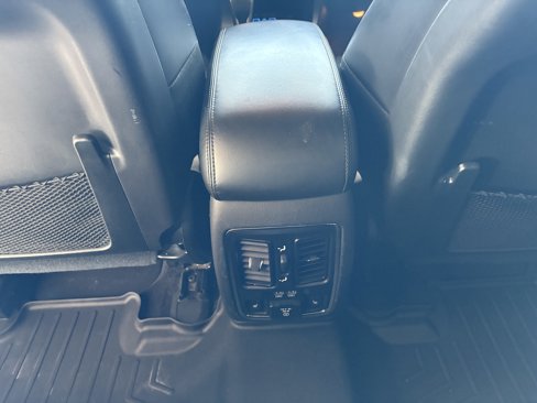Used 2018 Jeep Grand Cherokee Limited image 24