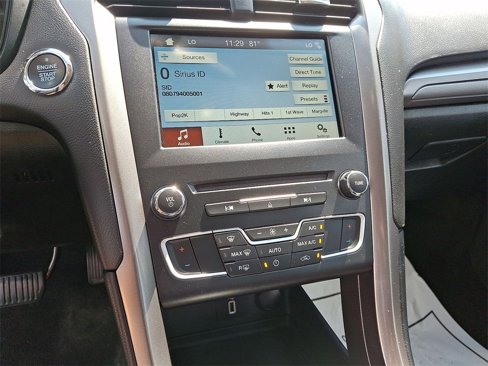 Used 2018 Ford Fusion SE w/ Fusion SE Technology Package image 14