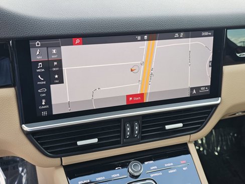 Certified 2019 Porsche Cayenne w/ Premium Package image 18