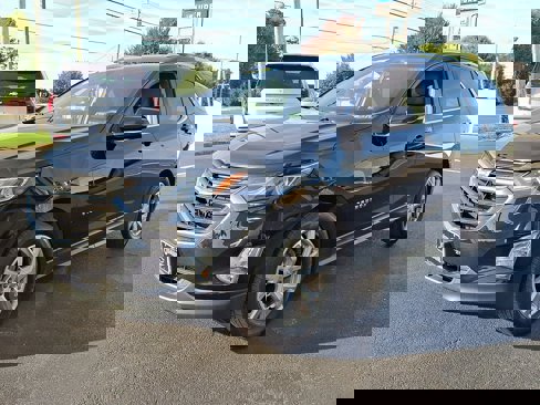 Used 2018 Chevrolet Equinox LT image 3