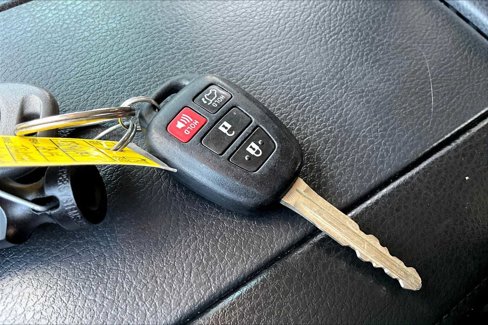 Used 2015 Toyota Highlander LE image 14
