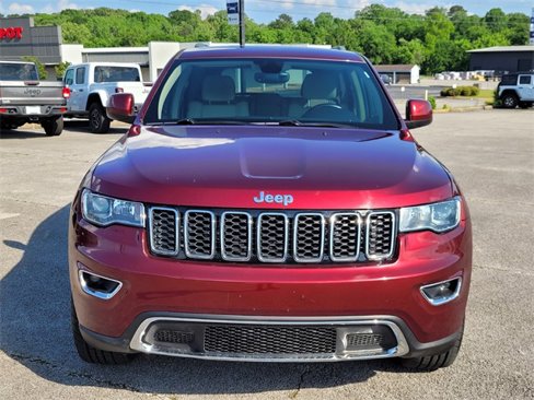 Used 2018 Jeep Grand Cherokee Laredo image 2