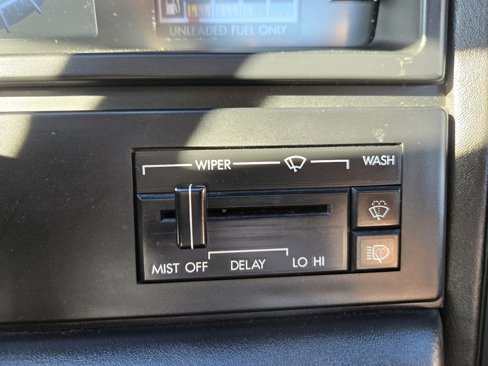 Used 1991 Cadillac Allante image 23