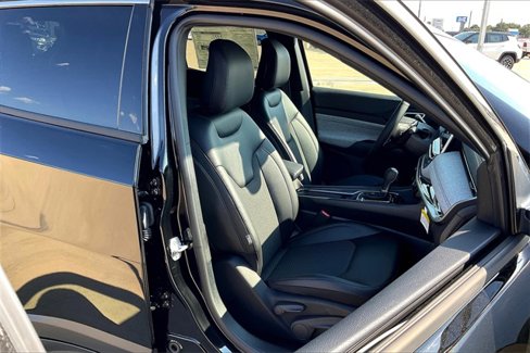 New 2025 Jeep Compass Latitude image 11
