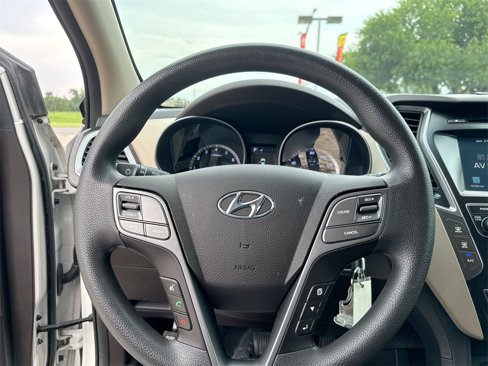 Used 2019 Hyundai Santa Fe XL SE image 16