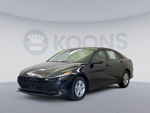 Used 2023 Hyundai Elantra SE image 1