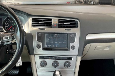 Used 2017 Volkswagen Golf S image 7