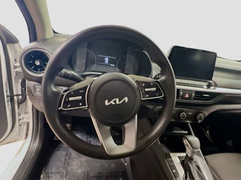 Certified 2022 Kia Forte LXS image 11