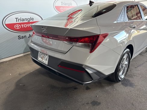 Used 2025 Hyundai Elantra SE image 18