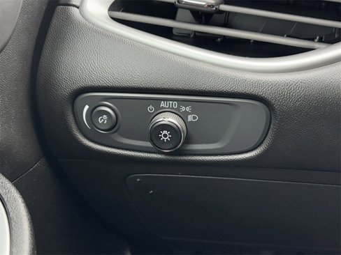 Used 2021 Chevrolet Malibu LS image 32