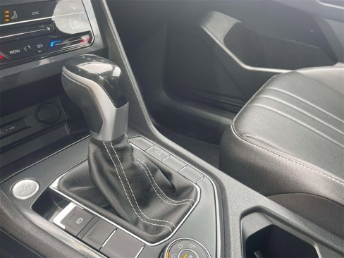 Used 2022 Volkswagen Tiguan SE w/ Panoramic Sunroof Package image 31