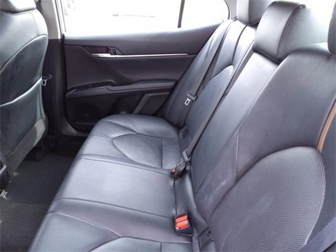 Used 2020 Toyota Camry XLE image 18