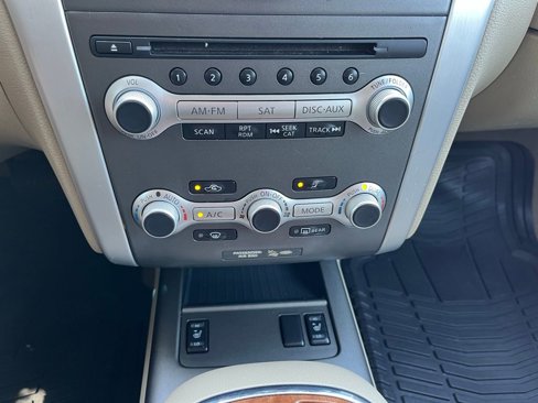 Used 2011 Nissan Murano LE w/ Navigation Pkg image 38