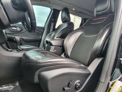 Used 2019 Jeep Cherokee Trailhawk w/ Comfort/Convenience Group image 8