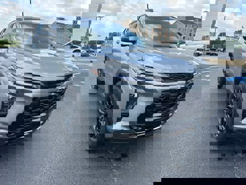 Used 2025 Chevrolet Trax ACTIV w/ Sunroof Package image 2