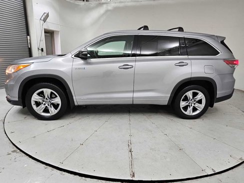 Used 2016 Toyota Highlander Limited image 2
